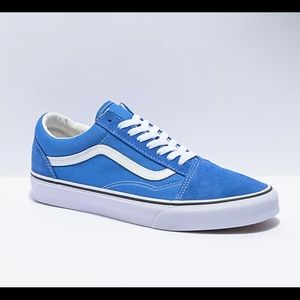 I only wore this once it’s clean. It’s still in the box too.